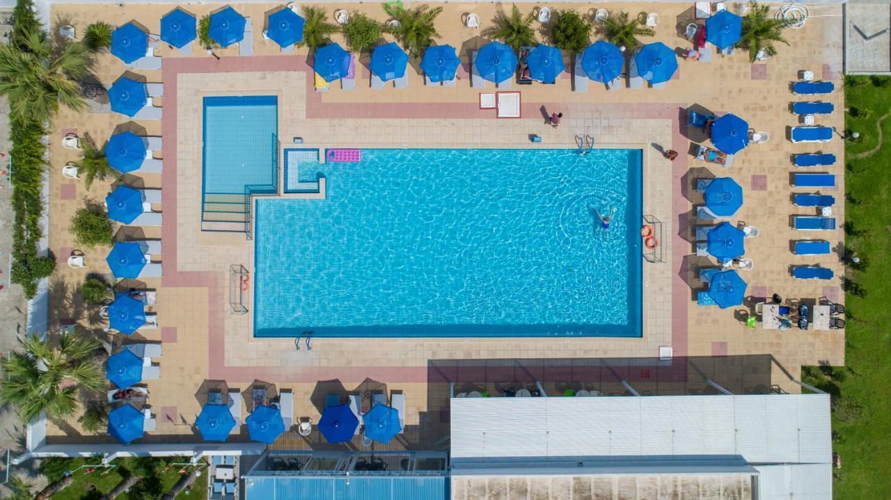 ホテル Tropical Sol Tigaki エクステリア 写真
